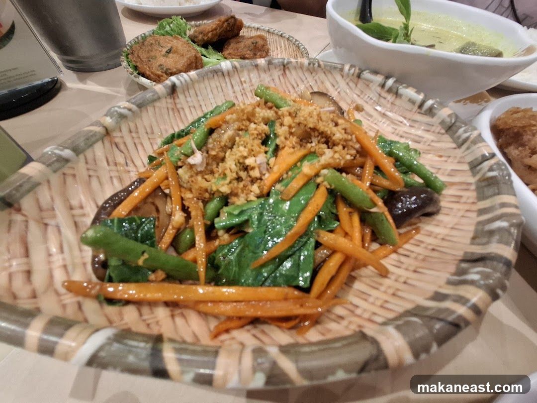 Stir-fried Vegetables with Crispy Garlic