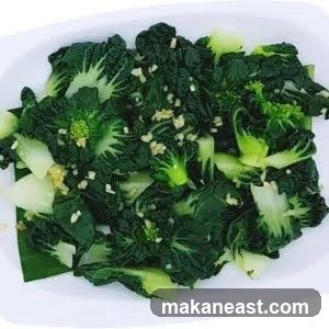 Stir-fried greens with garlic