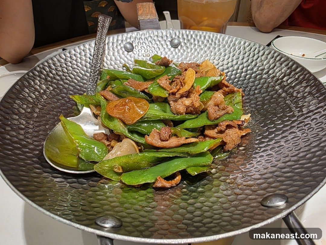Stir-fried dish with green peppers and meat