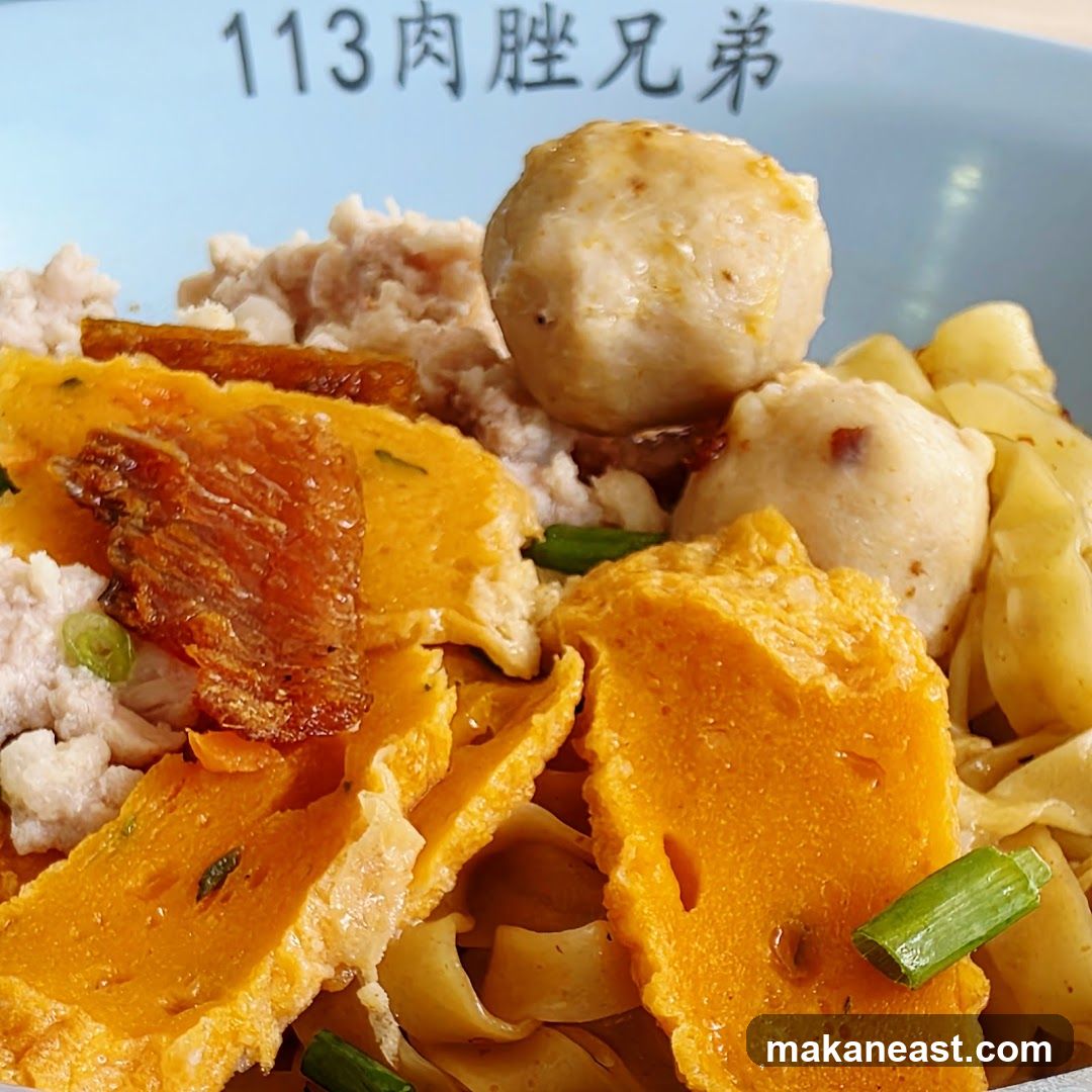 Noodles with Meatballs and Fish Cake