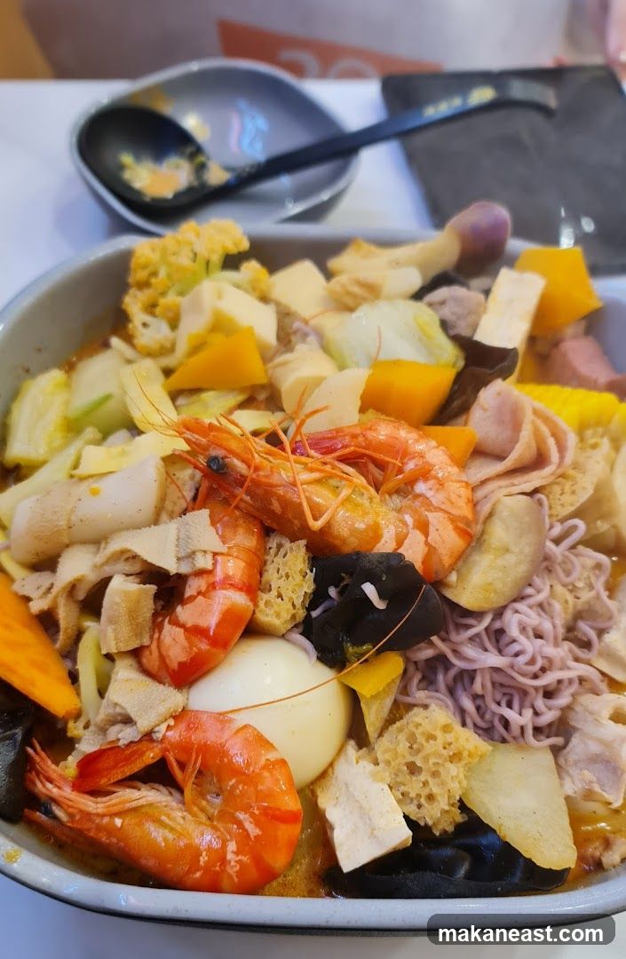 Spicy Noodle Soup with Shrimp and Vegetables