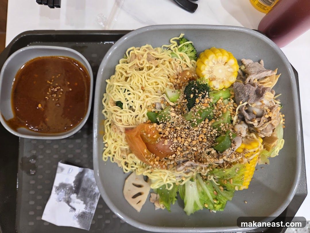 Noodle Dish with Dipping Sauce