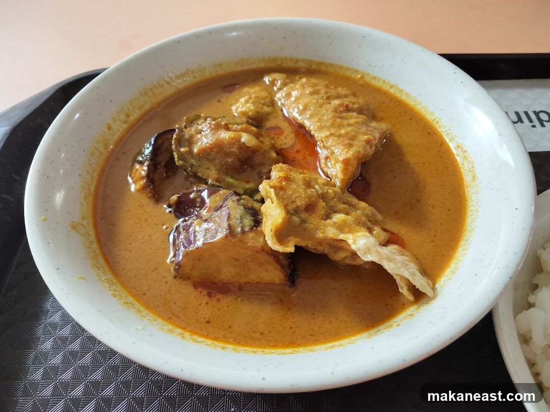 Curry with Eggplant and Fish Cake