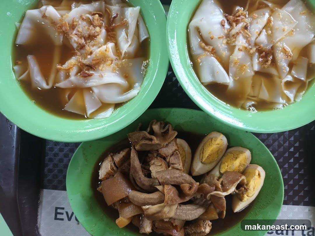 Noodles and Braised Meats with Eggs