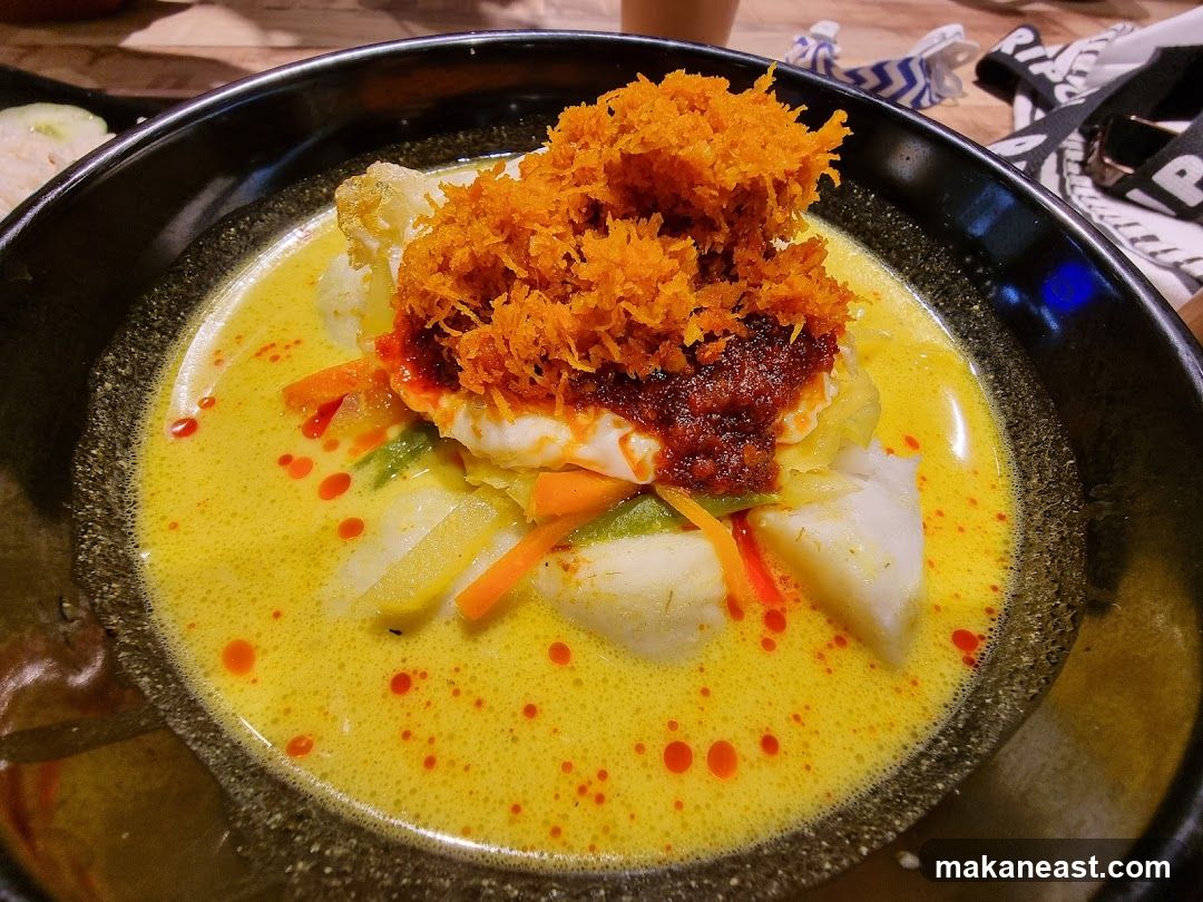 Lontong with Coconut Flakes and Chili Paste