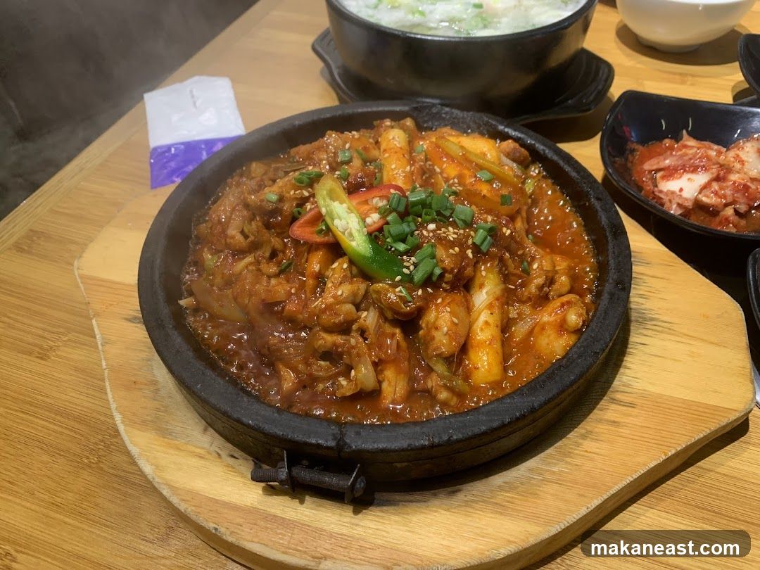 Spicy Stir-Fried Dish with Rice Cakes