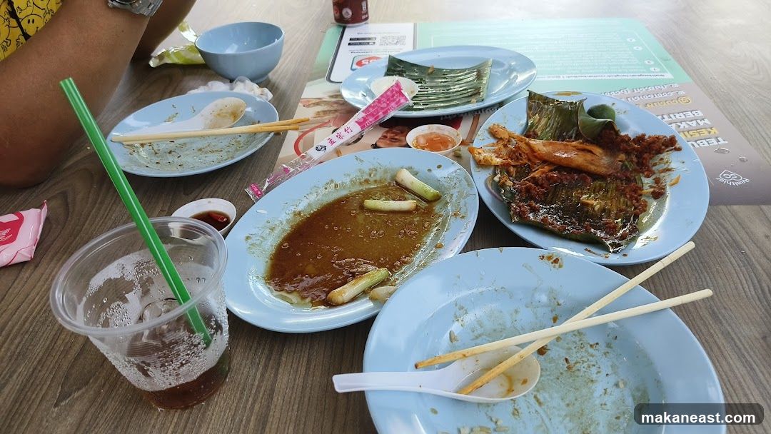 Messy table after a meal