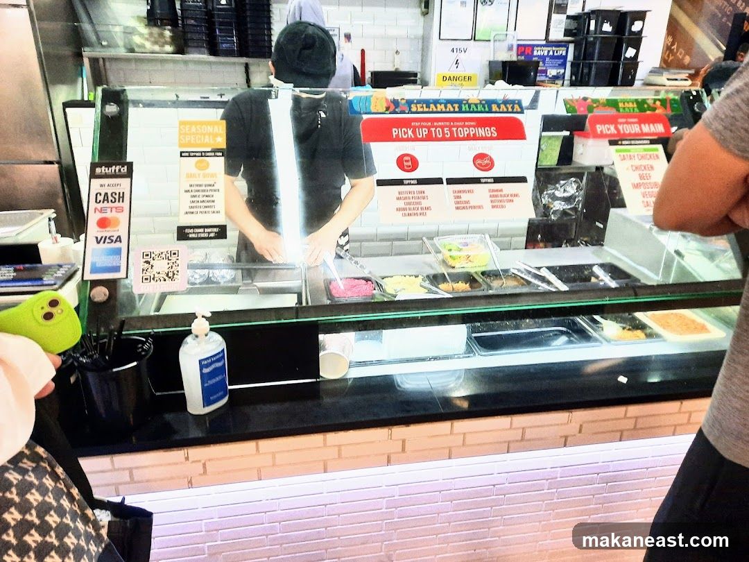Food counter with toppings