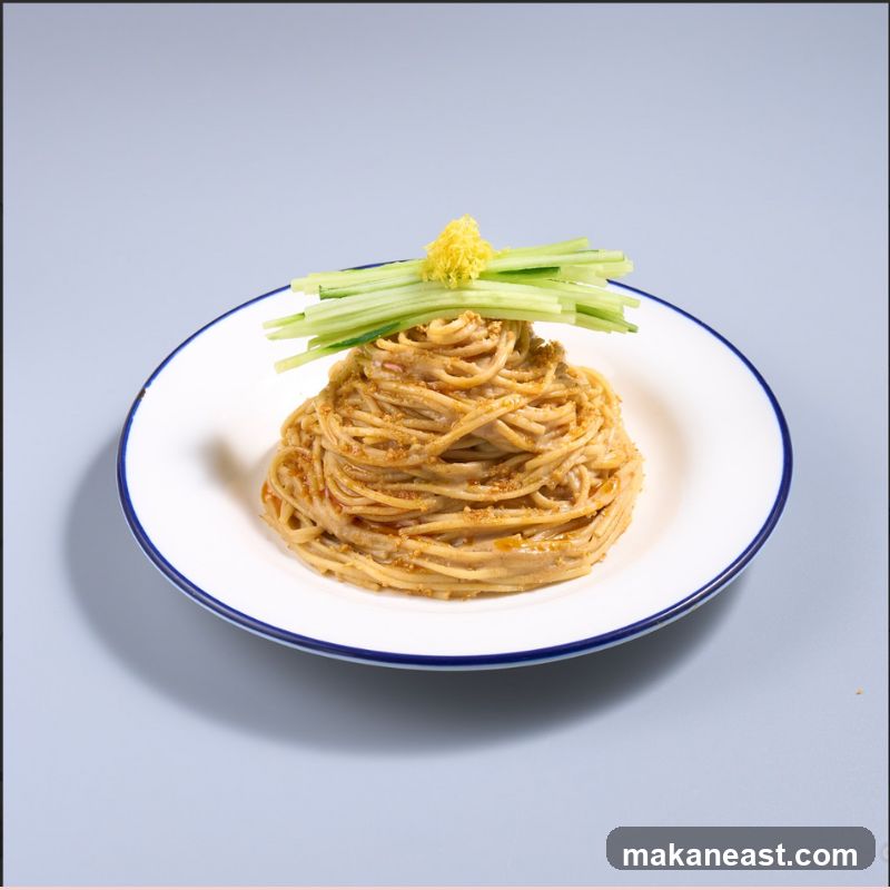 Noodles with Cucumber and Garnish