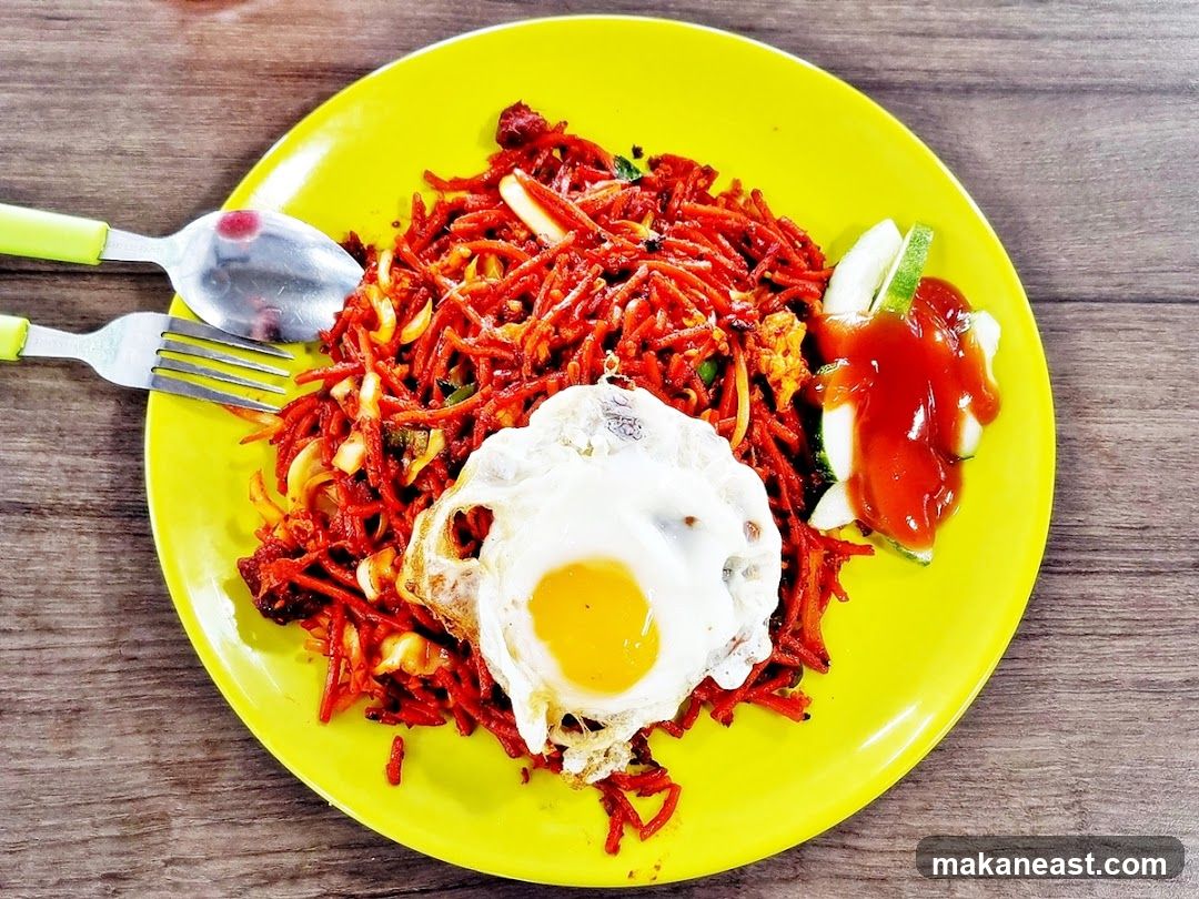 Fried Noodles with Fried Egg