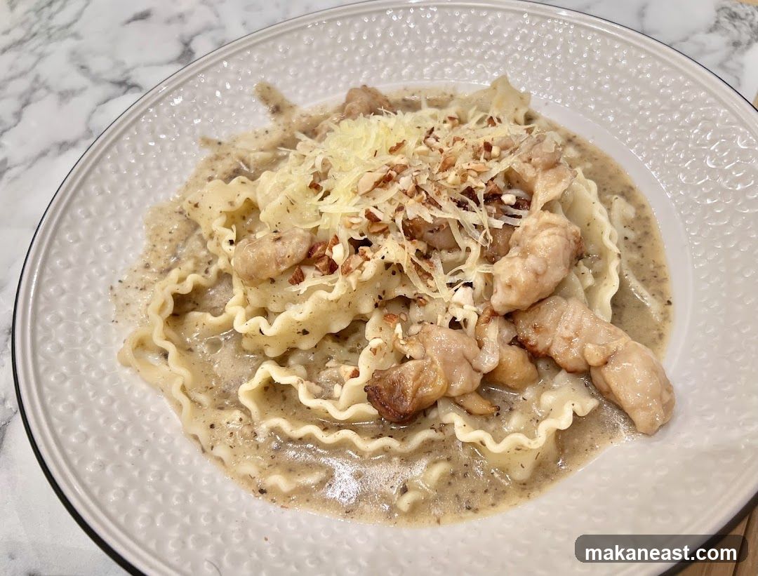 Pasta with Chicken and Nuts