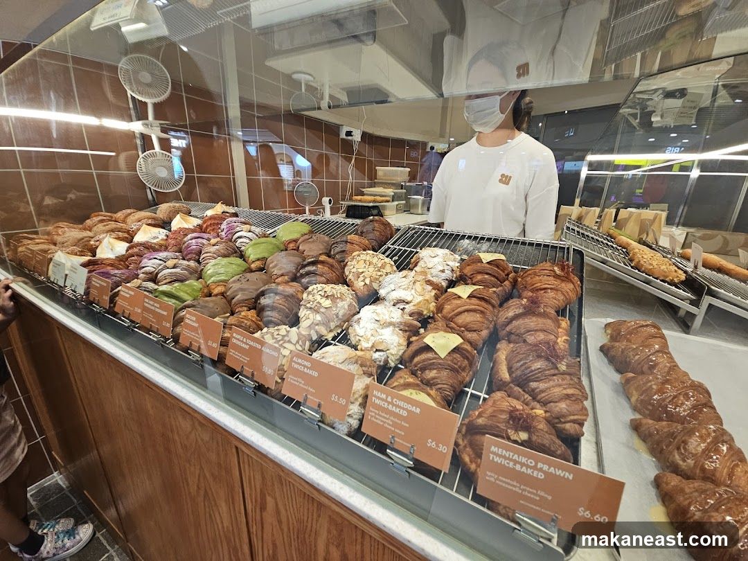 Croissant Display