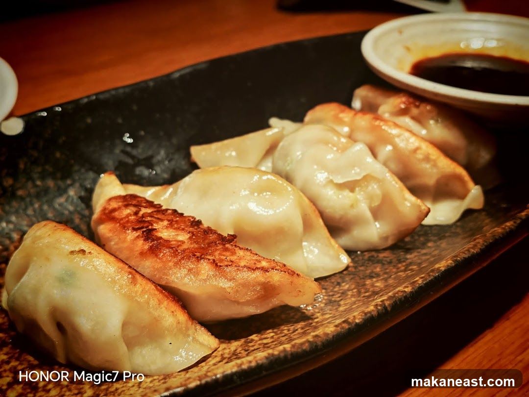 Pan-fried dumplings with dipping sauce