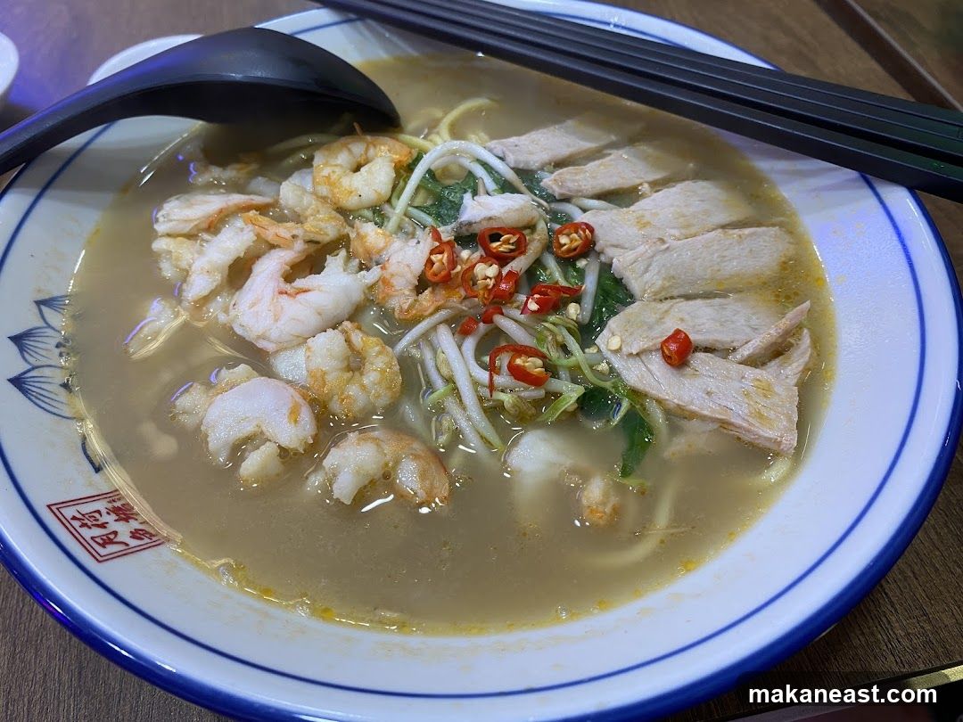 Noodle Soup with Shrimp and Sliced Meat