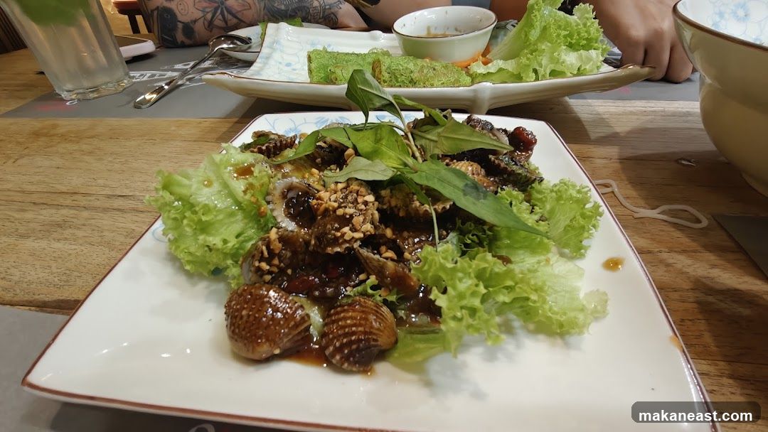 Seafood Dish with Lettuce