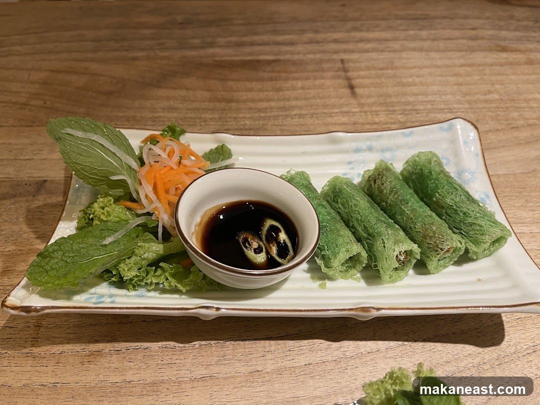 Green Spring Rolls with Dipping Sauce