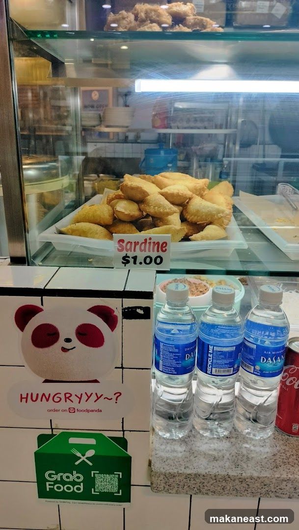 Food display with drinks and delivery service logos
