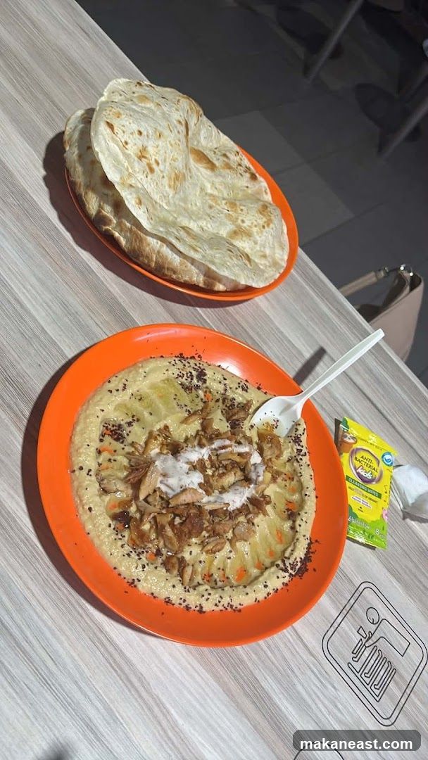 Hummus with Shawarma and Flatbread