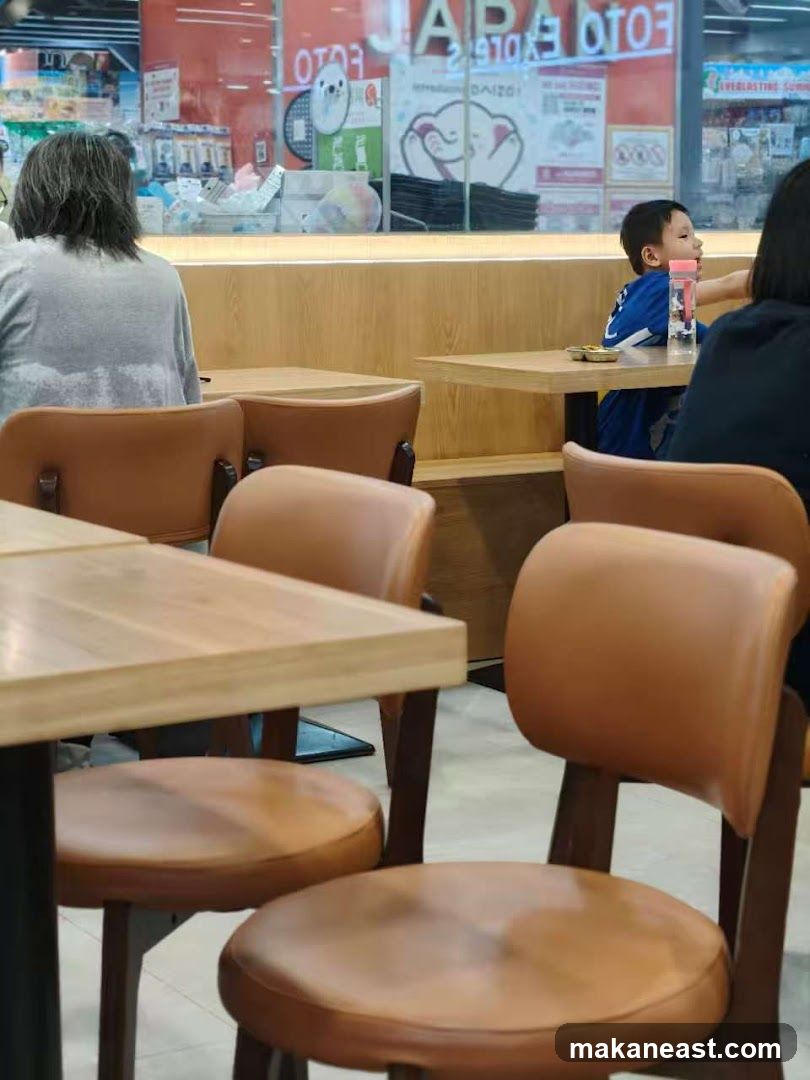 Diners at a cafe