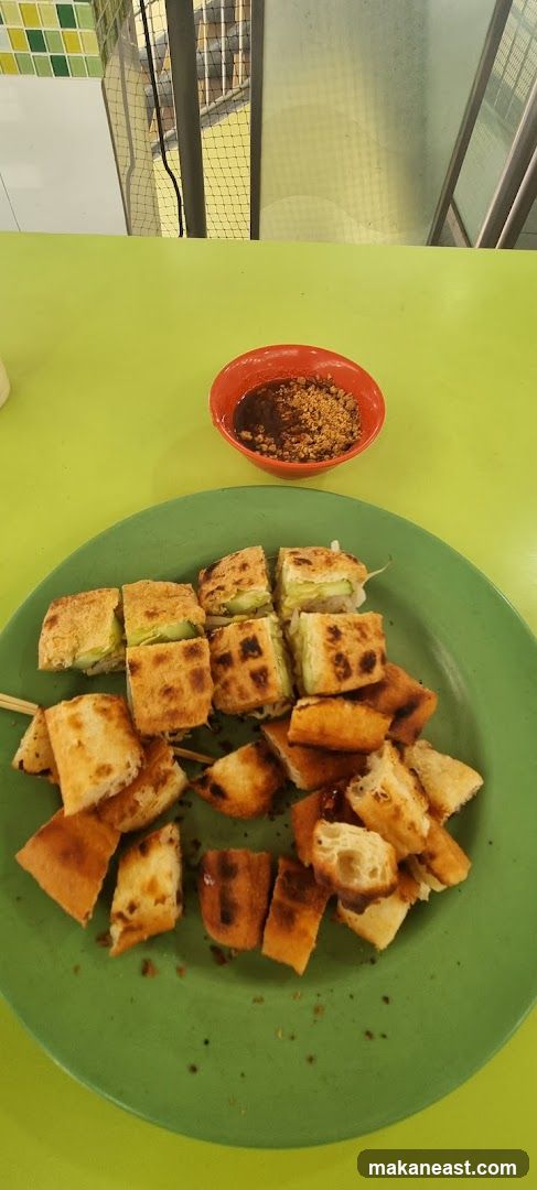 Fried snacks with dipping sauce