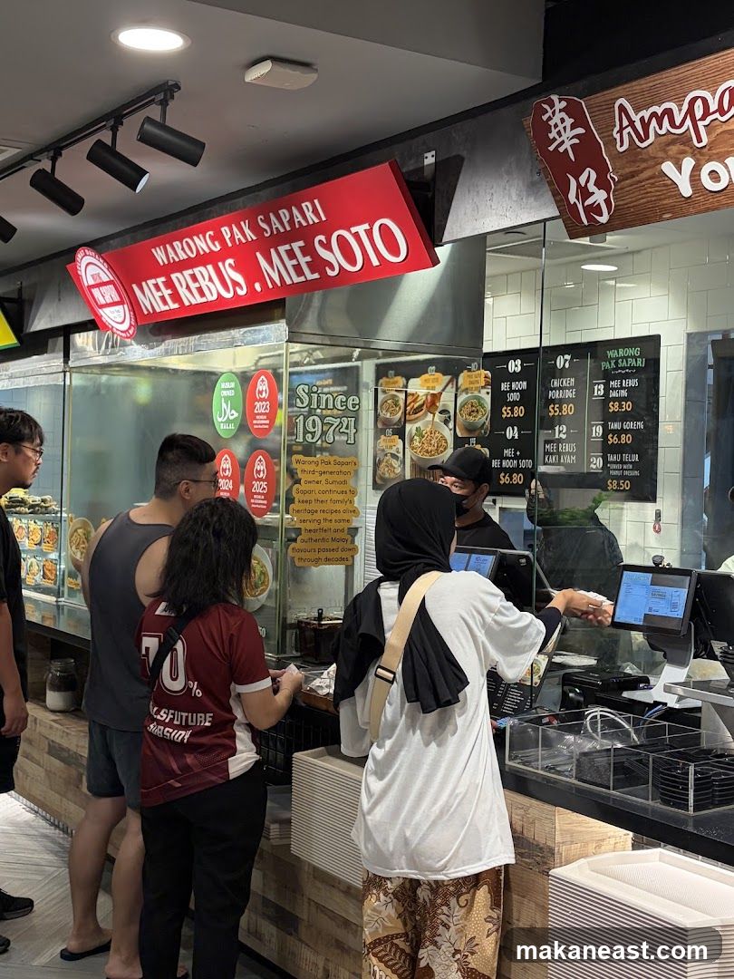 WARONG PAK SAPARI MEE REBUS. MEE SOTO