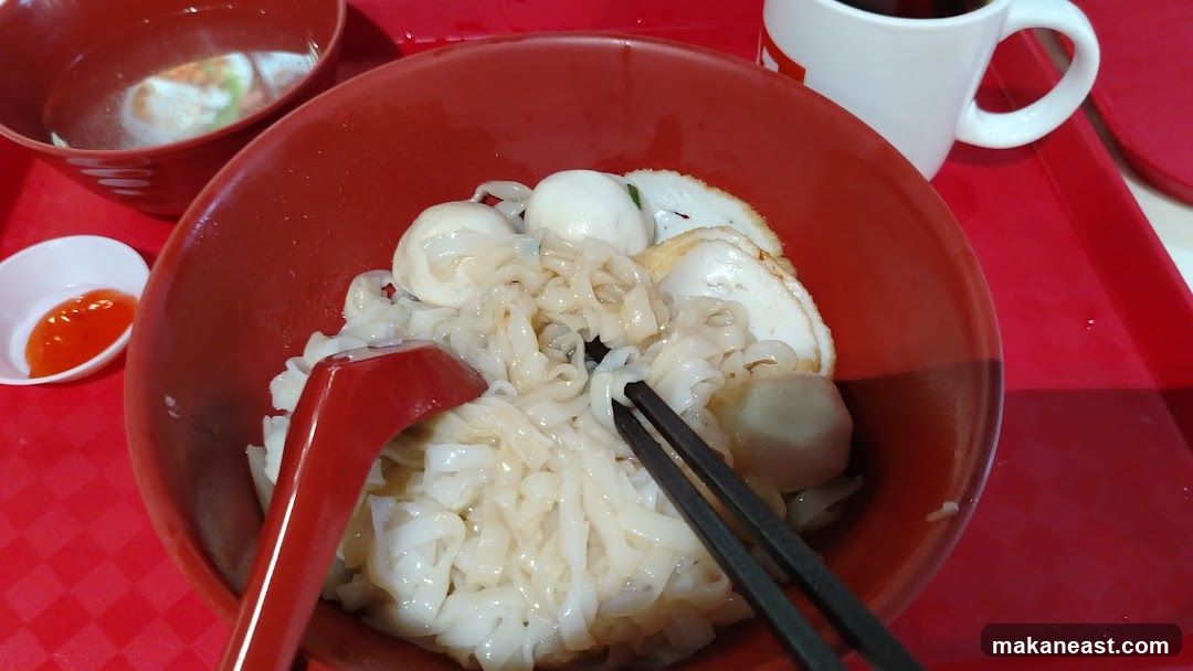 Noodles with Fish Balls and Slices