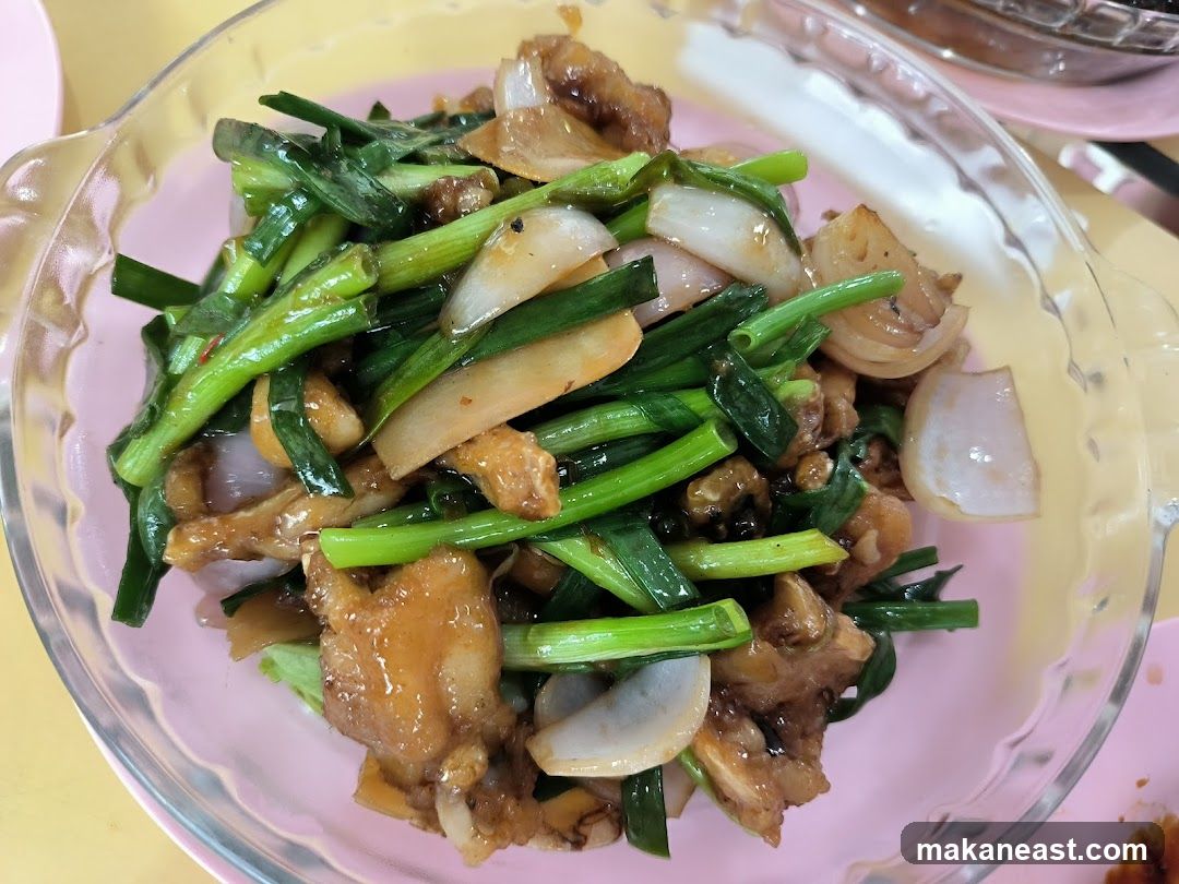 Stir-fried dish with meat and vegetables