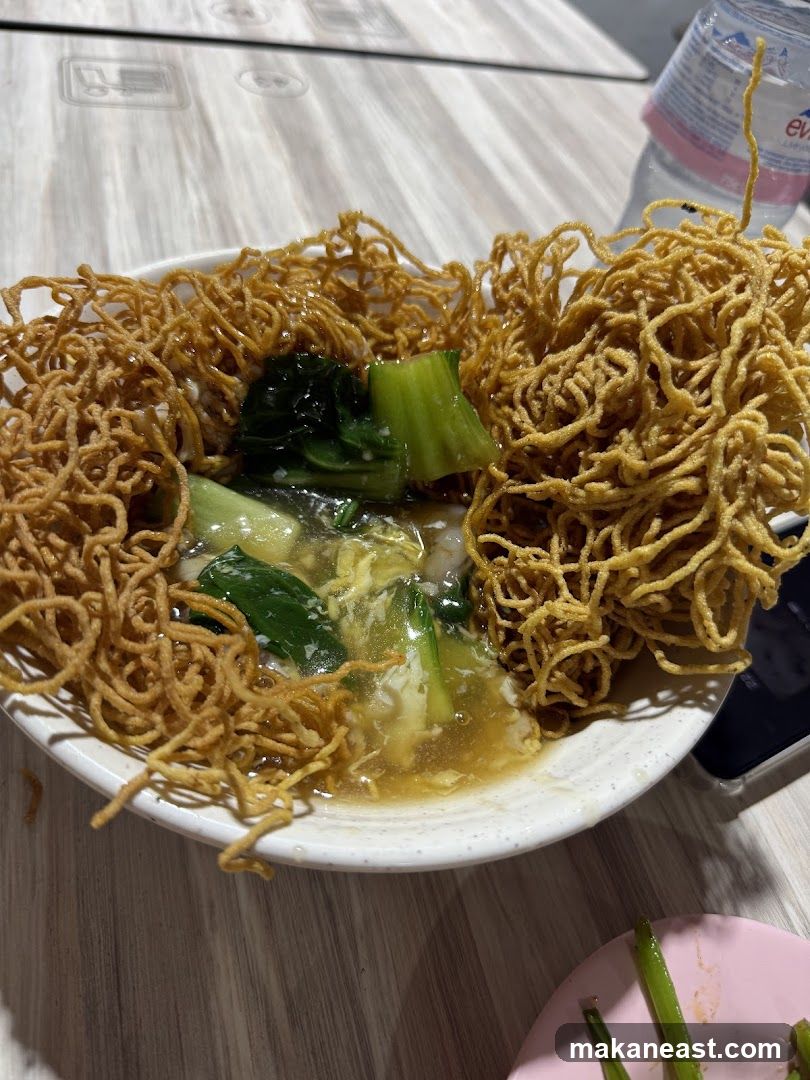 Crispy Noodles with Gravy and Vegetables