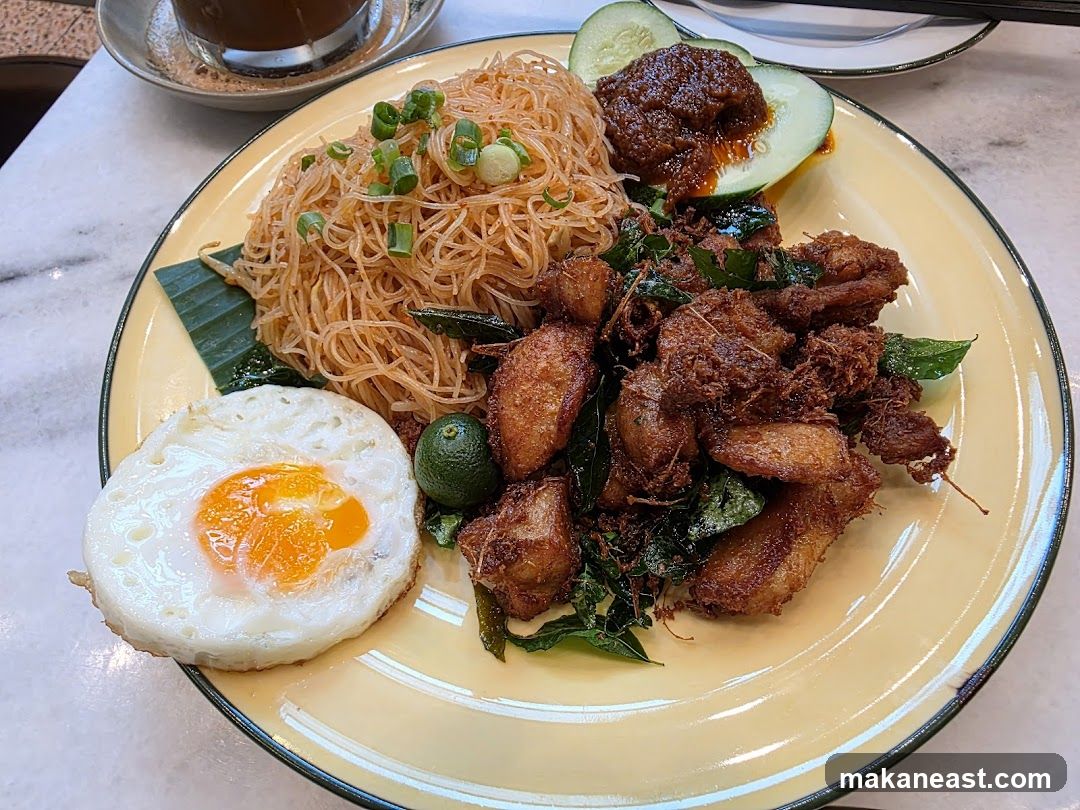 Fried Noodles with Fried Chicken and Egg