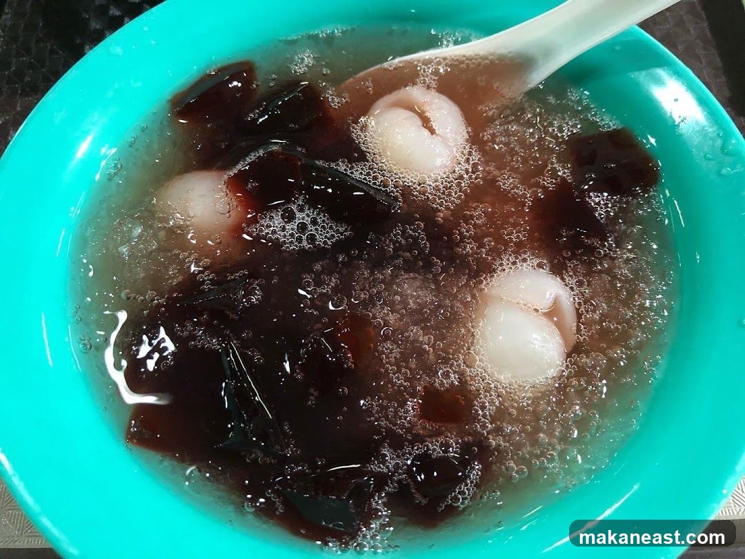 Grass Jelly Dessert with Lychee