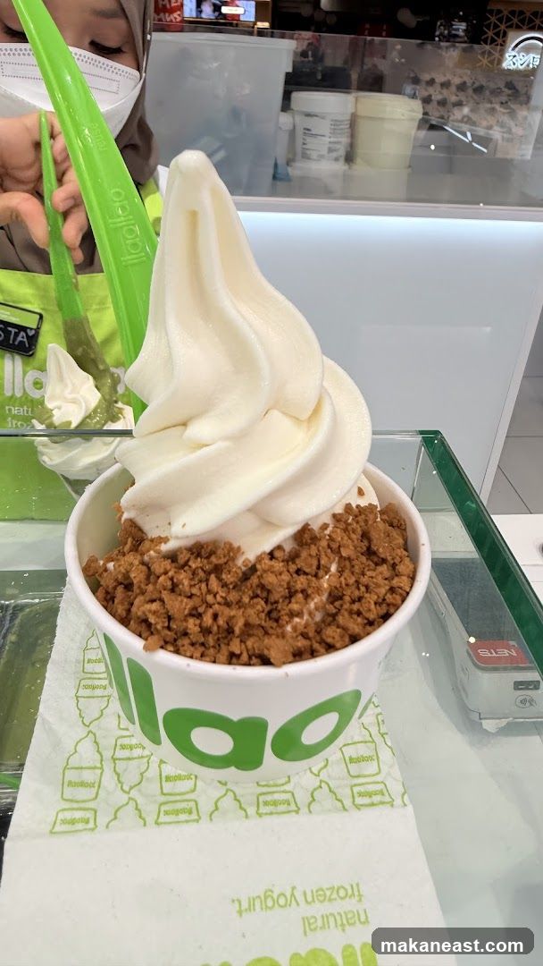 Frozen Yogurt with Toppings