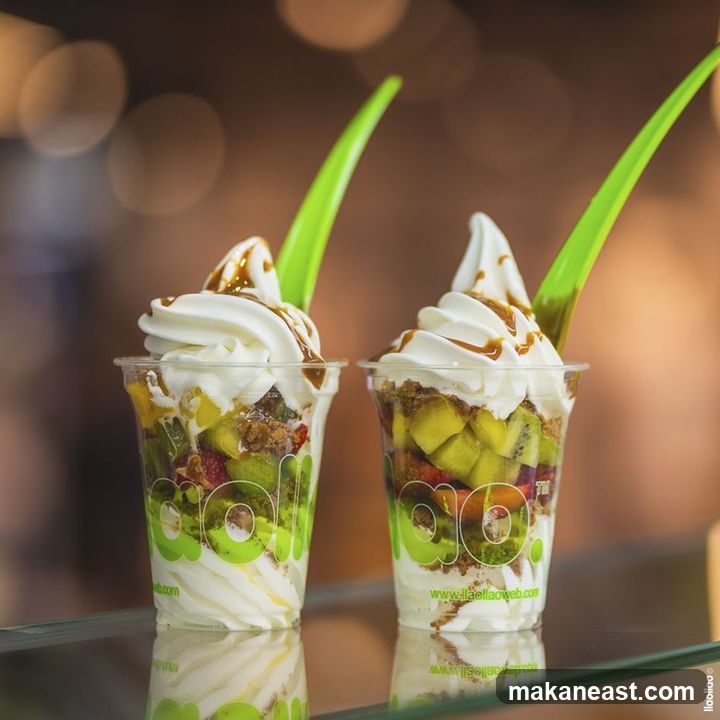 Frozen Yogurt with Fruit and Toppings