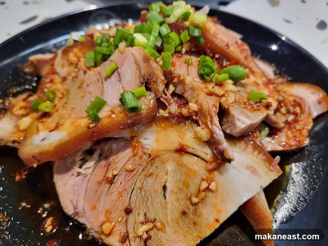 Sliced Pork with Scallions and Chili Oil