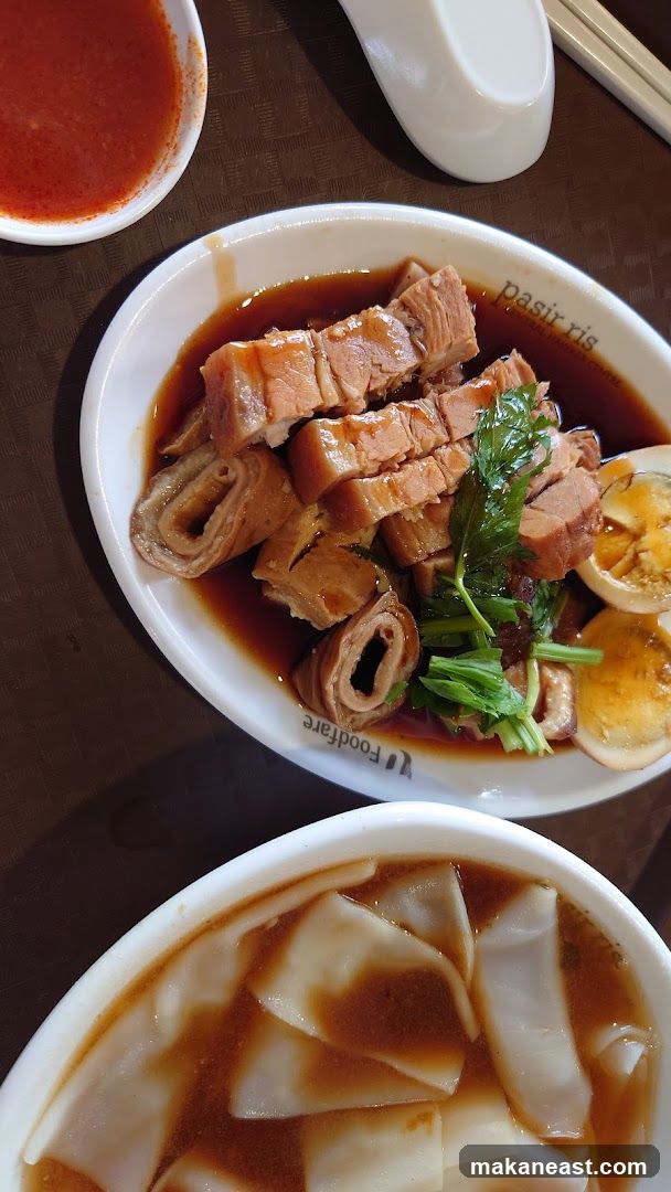 Braised Pork and Intestines with Rice Noodles