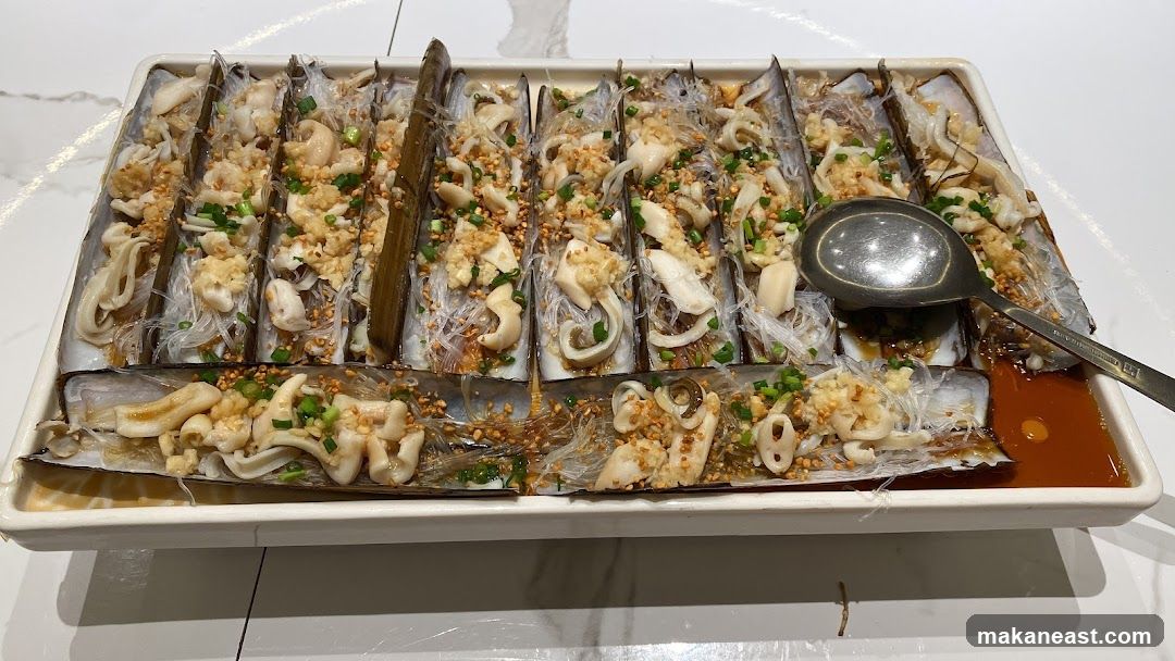 Steamed Razor Clams with Garlic and Vermicelli
