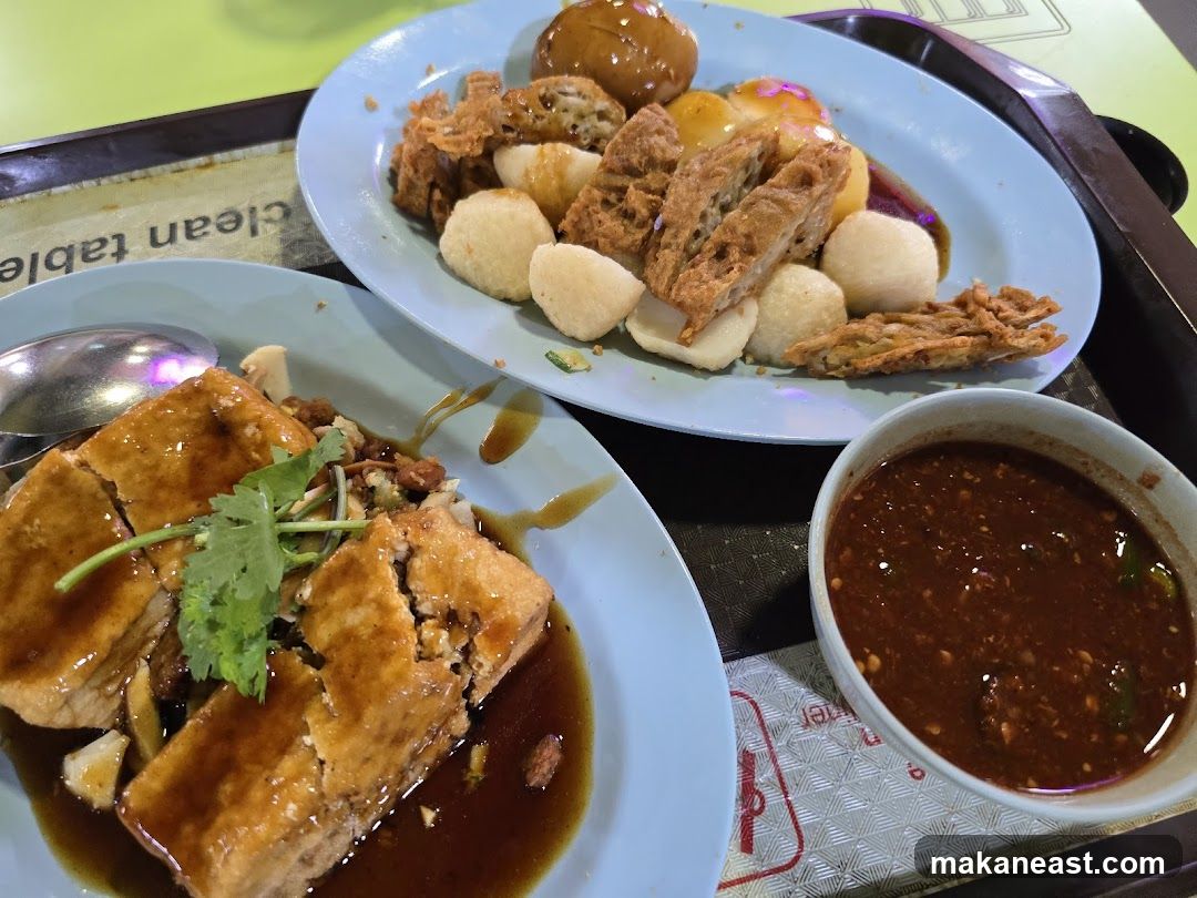 Fried Tofu and Other Snacks with Sauce
