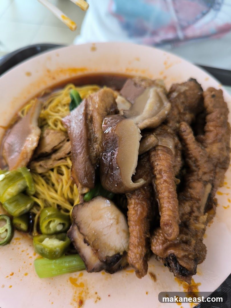 Noodles with Chicken Feet and Pork