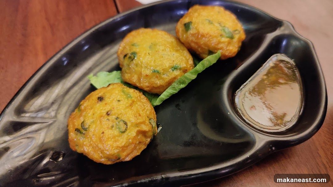 Fish Cakes with Dipping Sauce