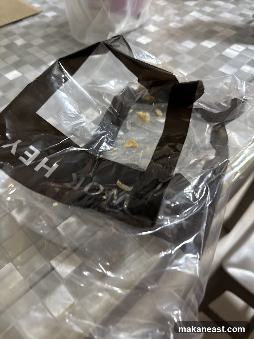 Takeaway bag with crumbs