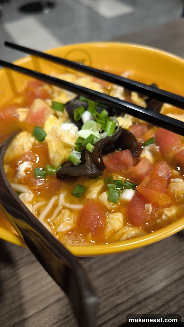 Noodle Soup with Tomatoes and Egg