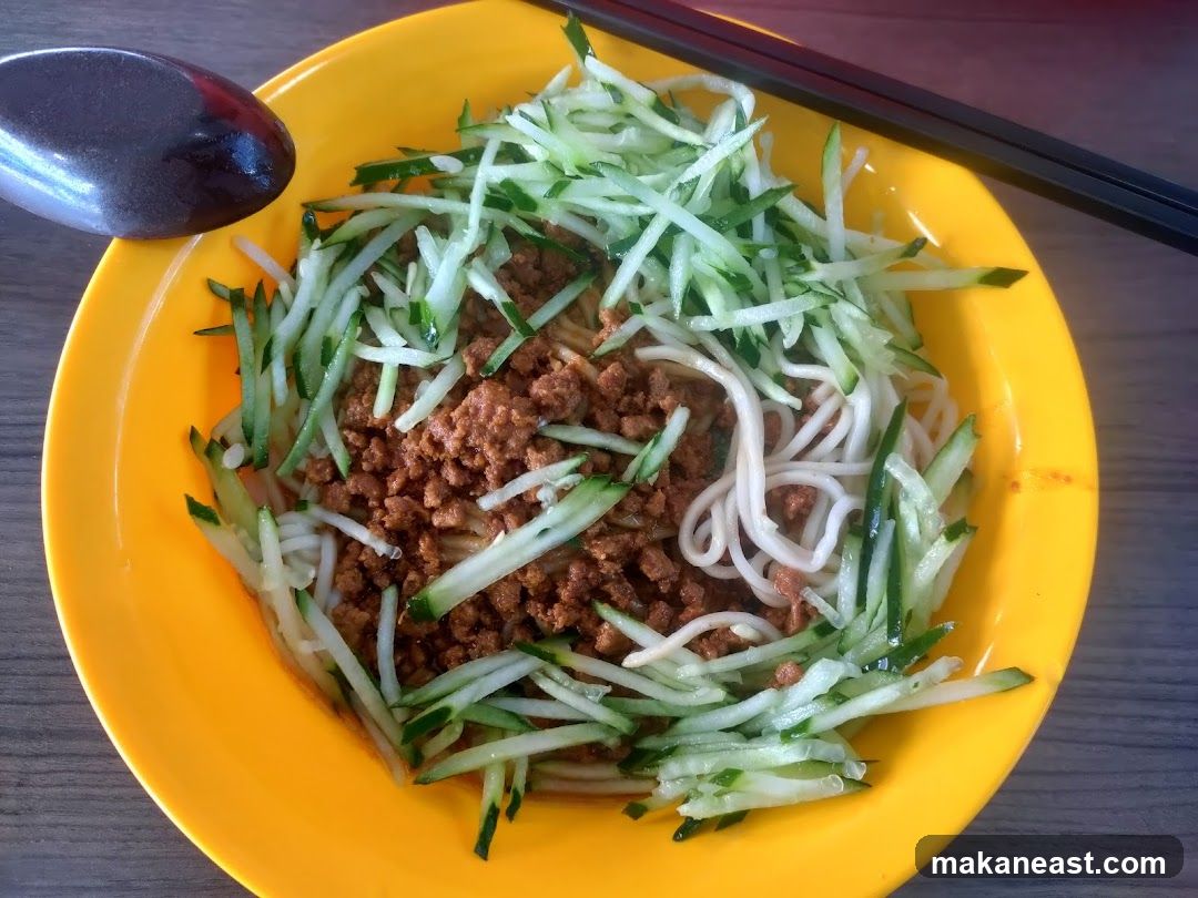 Noodles with Minced Meat and Cucumber