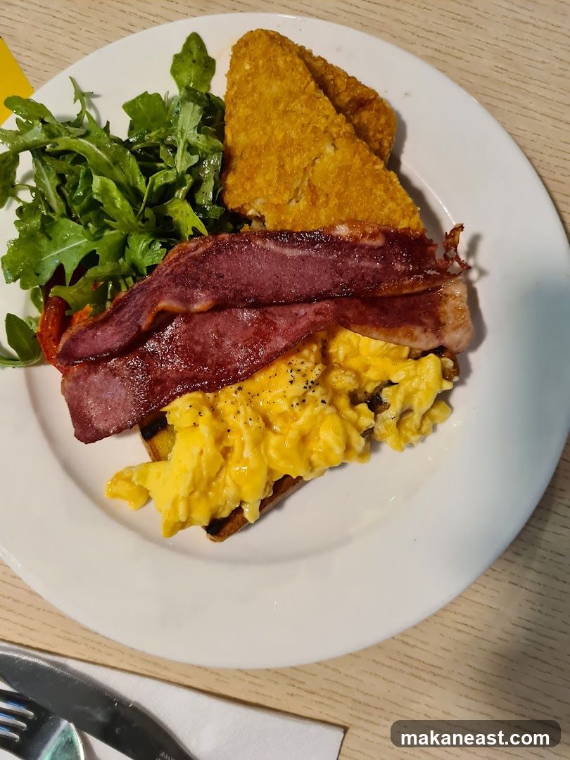 Scrambled eggs with bacon and hash browns
