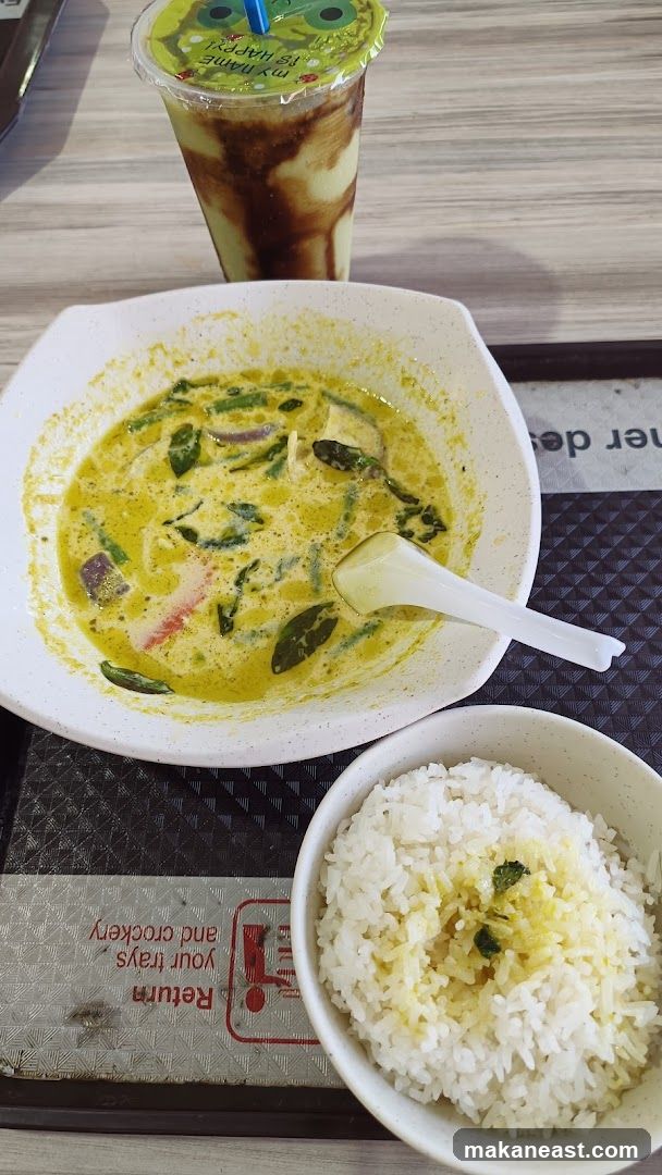 Green Curry with Rice and Drink
