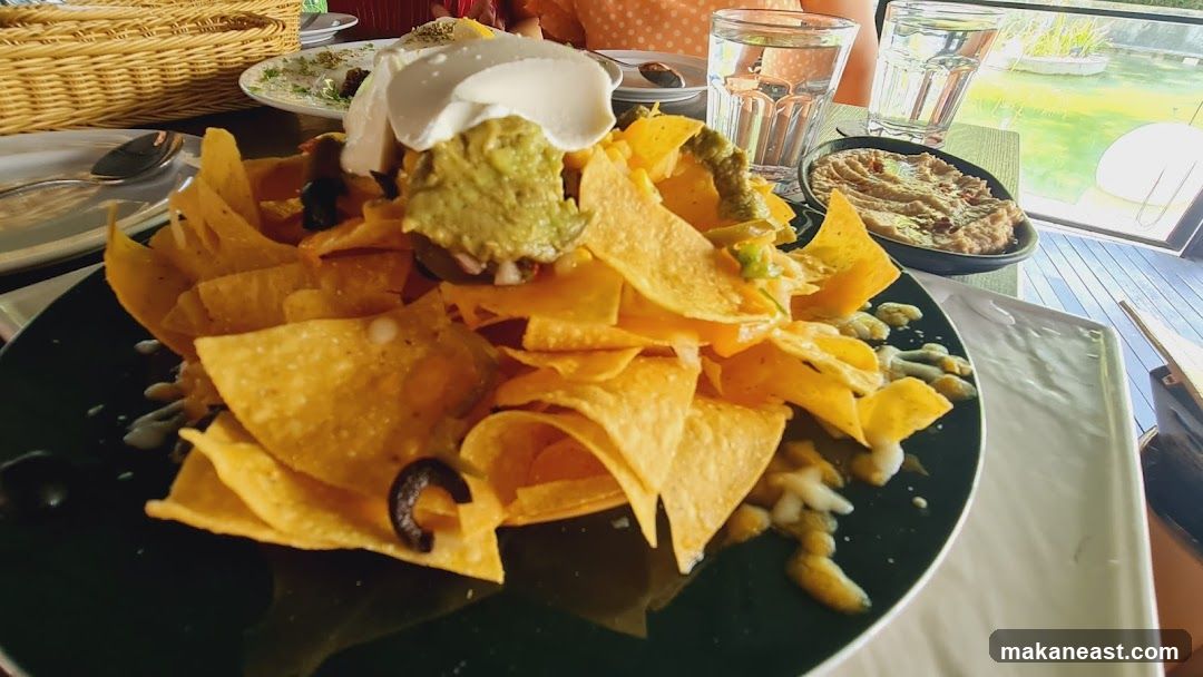 Nachos with Guacamole and Sour Cream