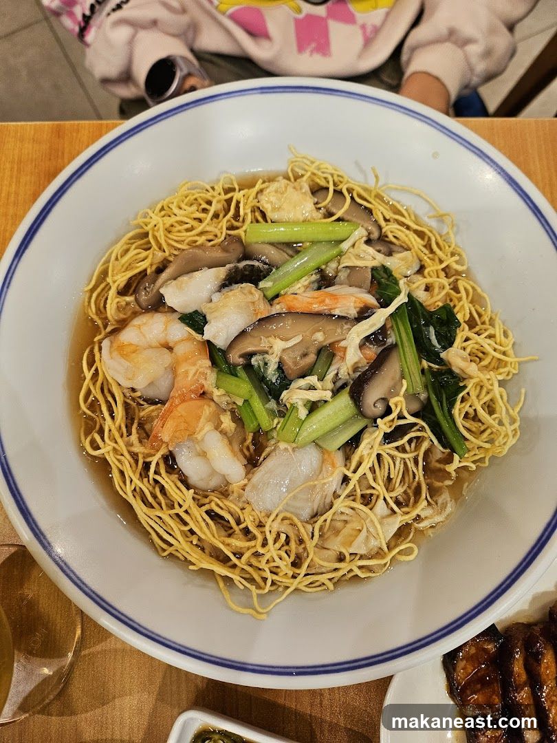 Crispy Noodles with Seafood and Vegetables