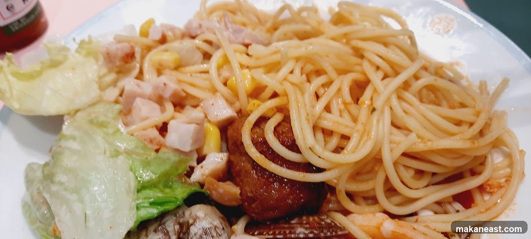 Spaghetti with Meatball and Salad