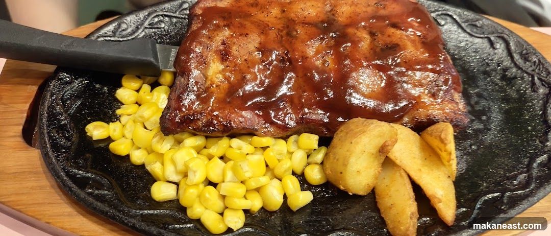 BBQ Ribs with Corn and Potato Wedges