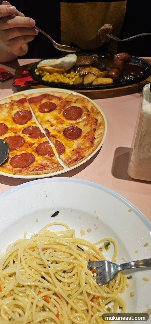 Pepperoni Pizza and Spaghetti