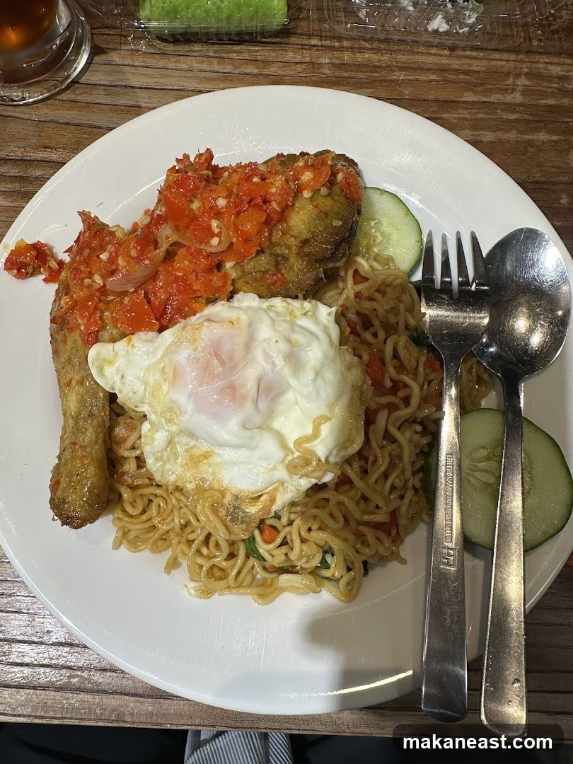 Fried Chicken with Noodles and Egg