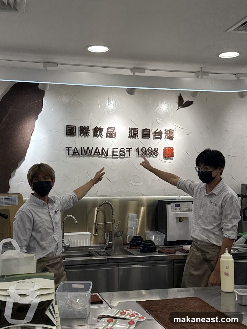 Two employees in a shop